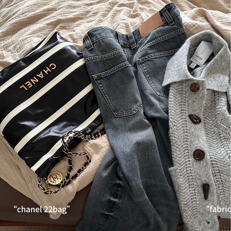 CHANEL - 黑色羊皮條紋金釦22bag(小號)-4