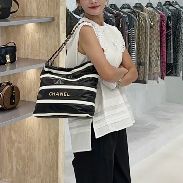 CHANEL - 黑色羊皮條紋金釦22bag(小號)-2