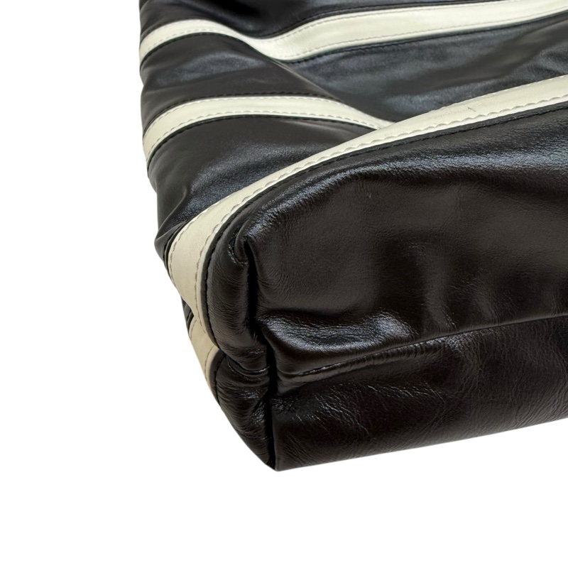 CHANEL - 黑色羊皮條紋金釦22bag(小號)-8