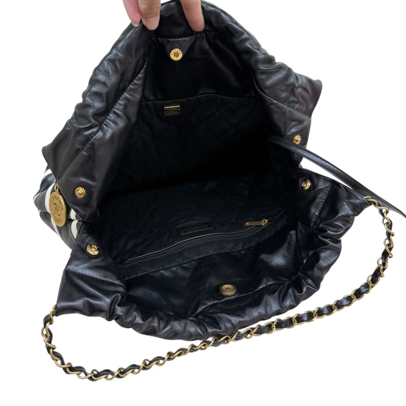 CHANEL - 黑色羊皮條紋金釦22bag(小號)-10