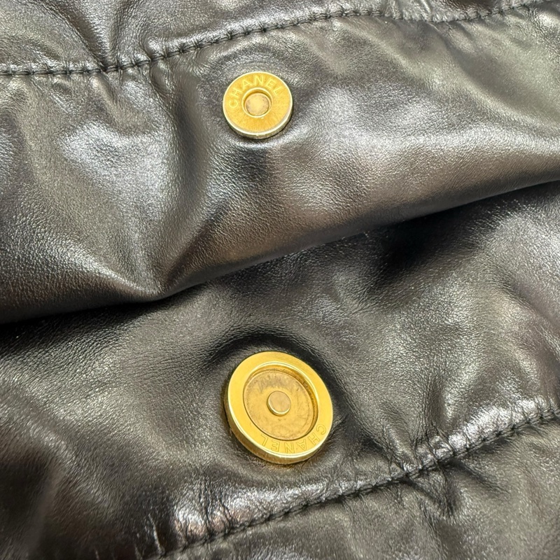 CHANEL - 黑色羊皮條紋金釦22bag(小號)-13