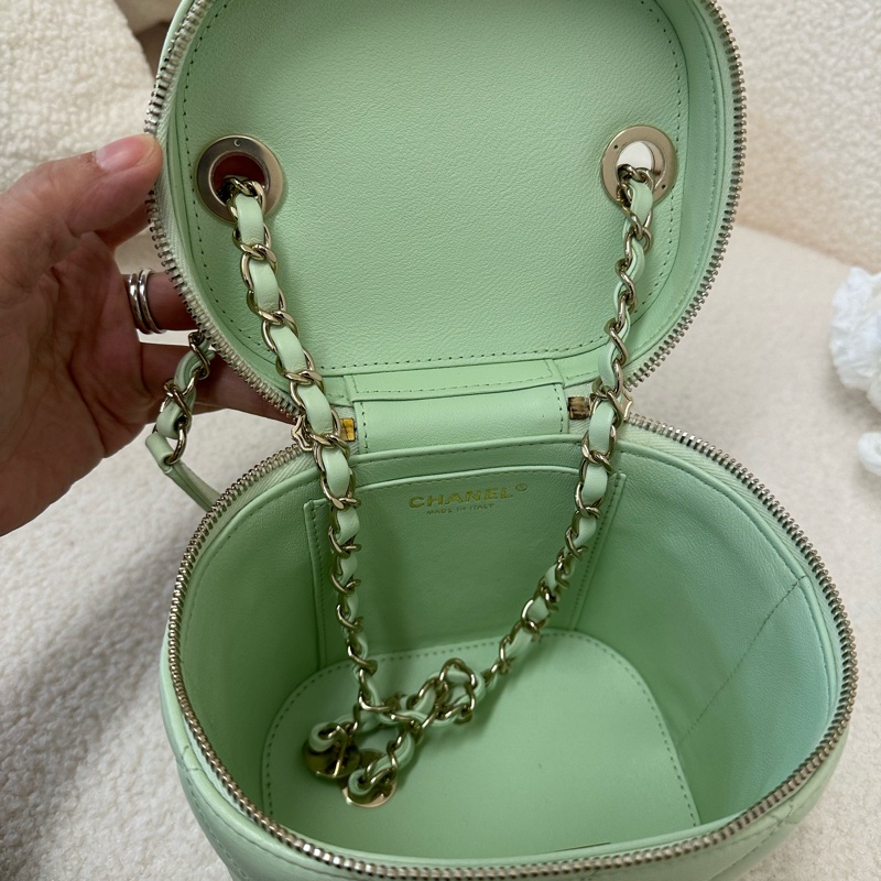 Chanel香奈兒金扣菱格紋化妝包，薄荷綠色小羊皮-5