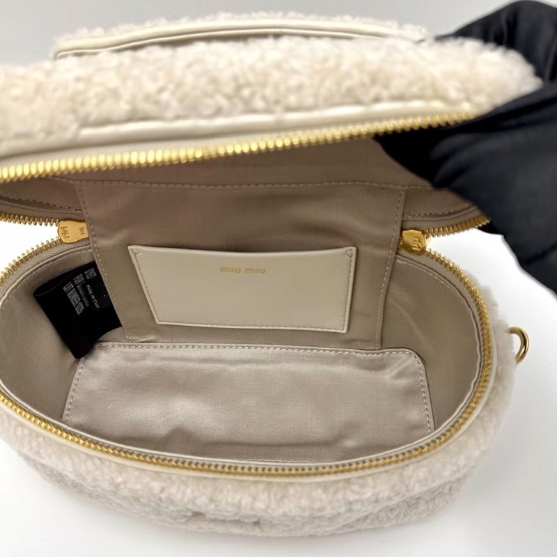 MIUMIU 金標LOGO拉鍊泰迪盒子包 19*11.5*8 全新閒置配件塵袋-5