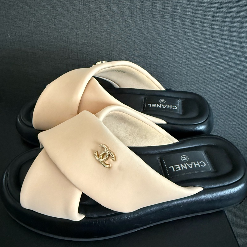 Chanel 蜜兒麵包拖鞋-1