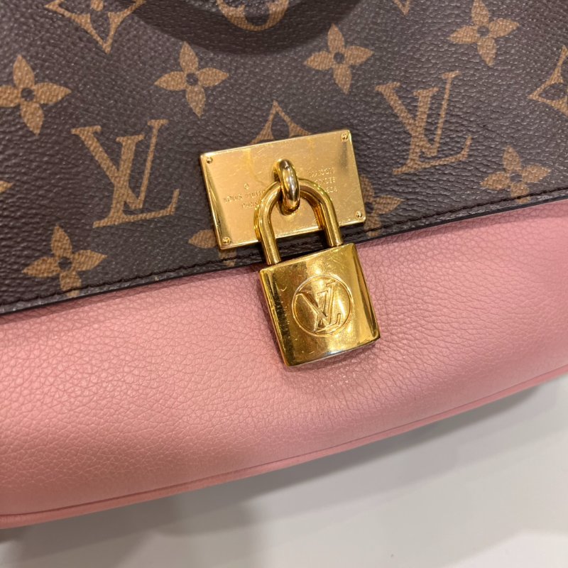 LV M43960 老花拚粉鎖頭郵差包-6