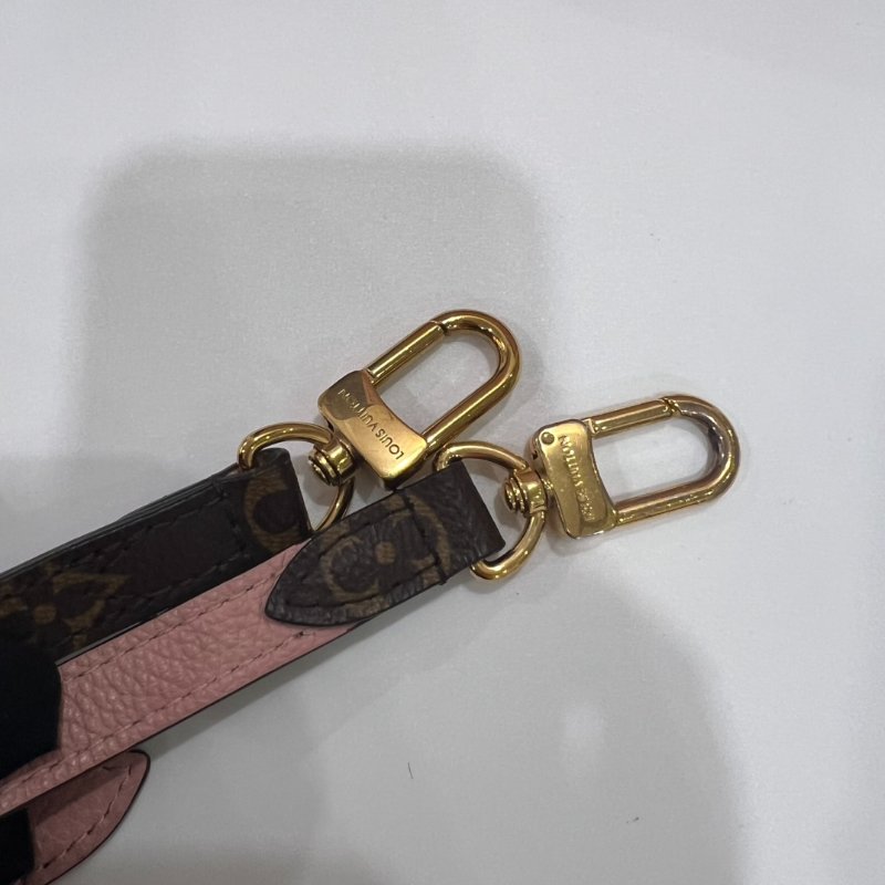 LV M43960 老花拚粉鎖頭郵差包-7