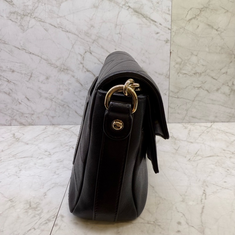 CHANEL黑金山型紋鍊條包/26-3