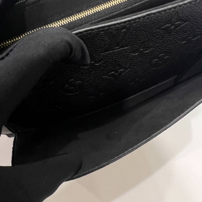 LV M44151 黑壓紋VAVIN鍊包-7