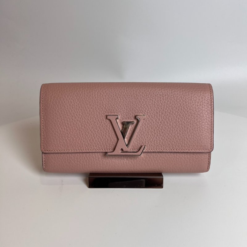LV M61250 藕粉Capucines小牛皮扣式長夾-0