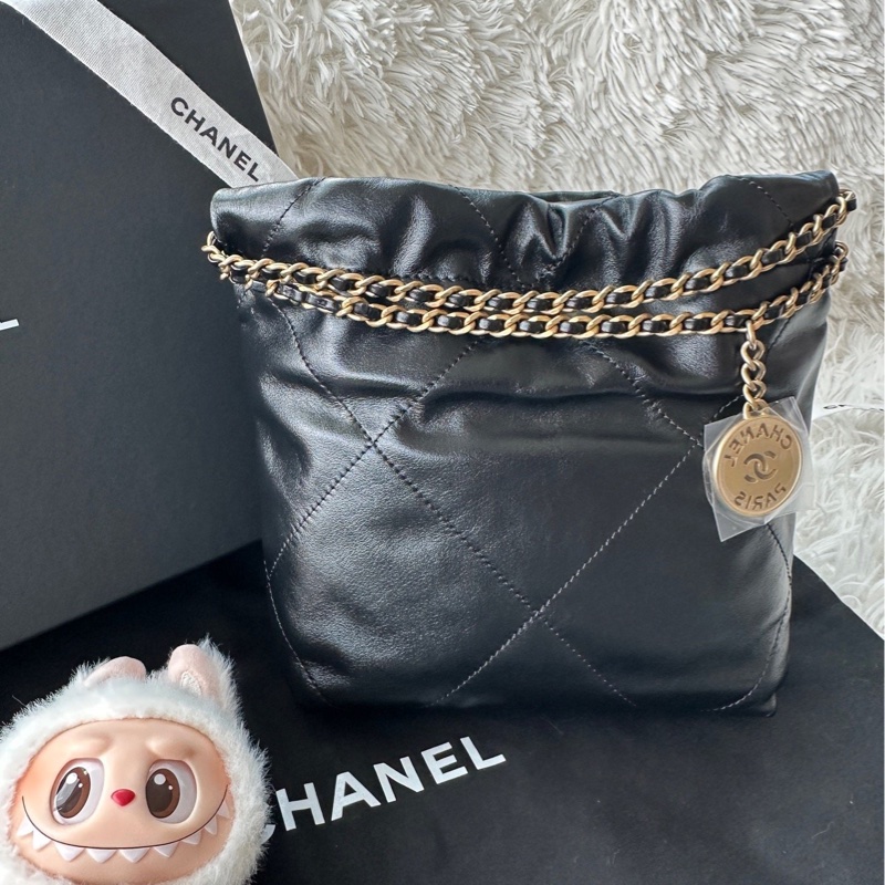 【配件:帶票大全套 💕】Chanel 25K 22bag mini 黑金 黑色 金扣 新款磁吸扣 牛皮 手提 斜挎 單肩 肩帶可拆卸-1