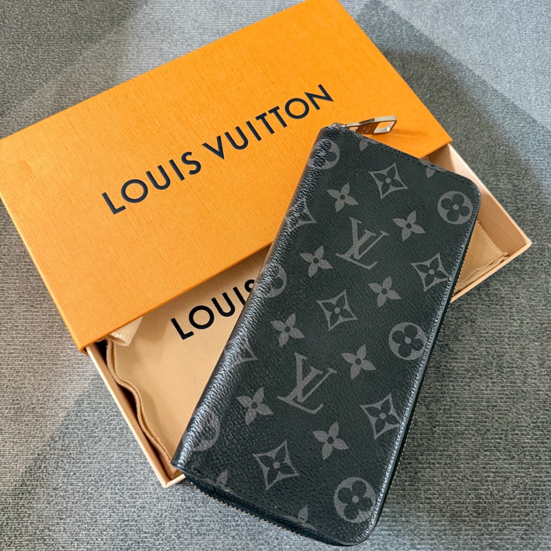 商品:Lv 黑花拉鍊長夾-0
