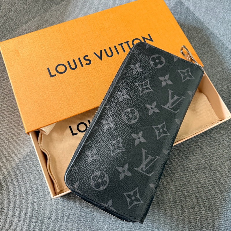 商品:Lv 黑花拉鍊長夾-1