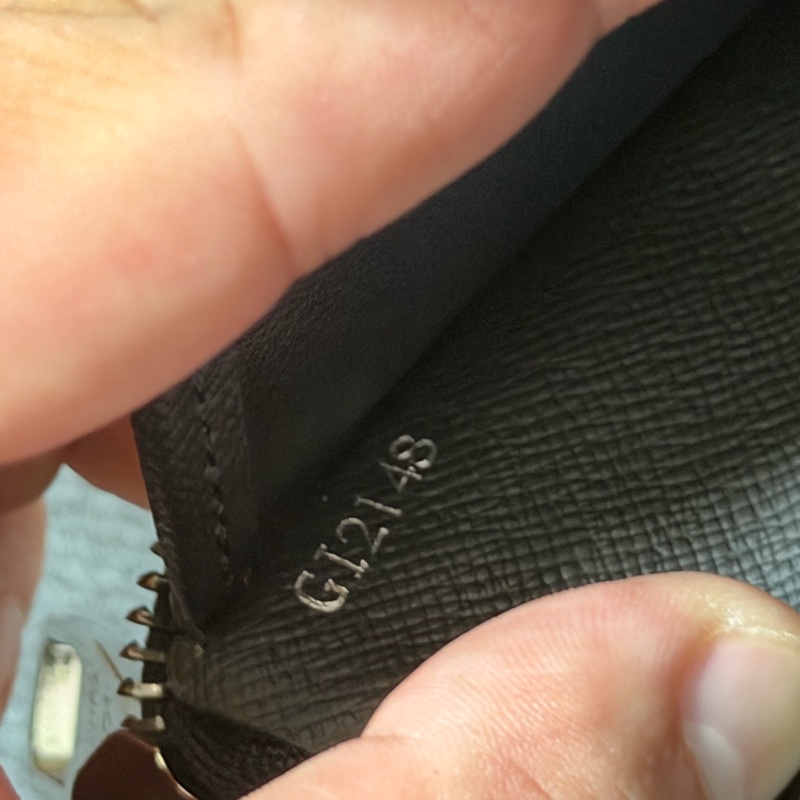 商品:Lv 黑花拉鍊長夾-9