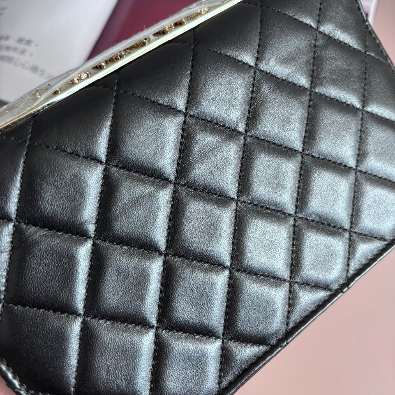 ::CHANEL:: A80982 香奈兒 TRENDY系列經典雙C LOGO菱格紋小羊皮WOC鏈帶斜背包-17