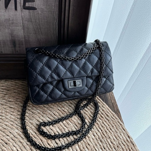chanel 2.55全黑so black褶皺牛皮鏈條包mini 尺寸約20底長 年份：23開