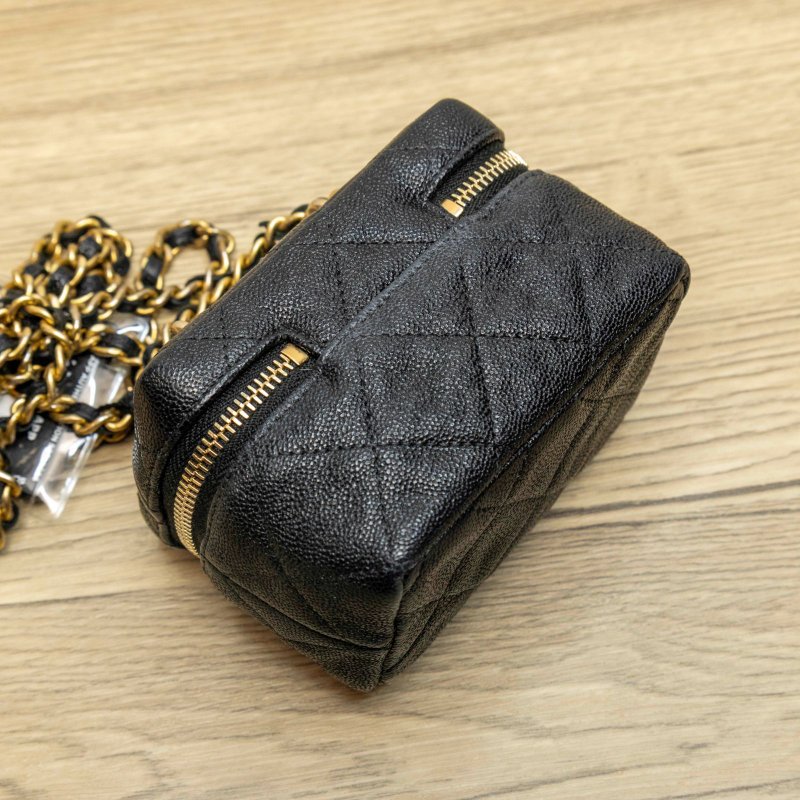 CHANEL 黑金 MINI 化妆包 31開-1