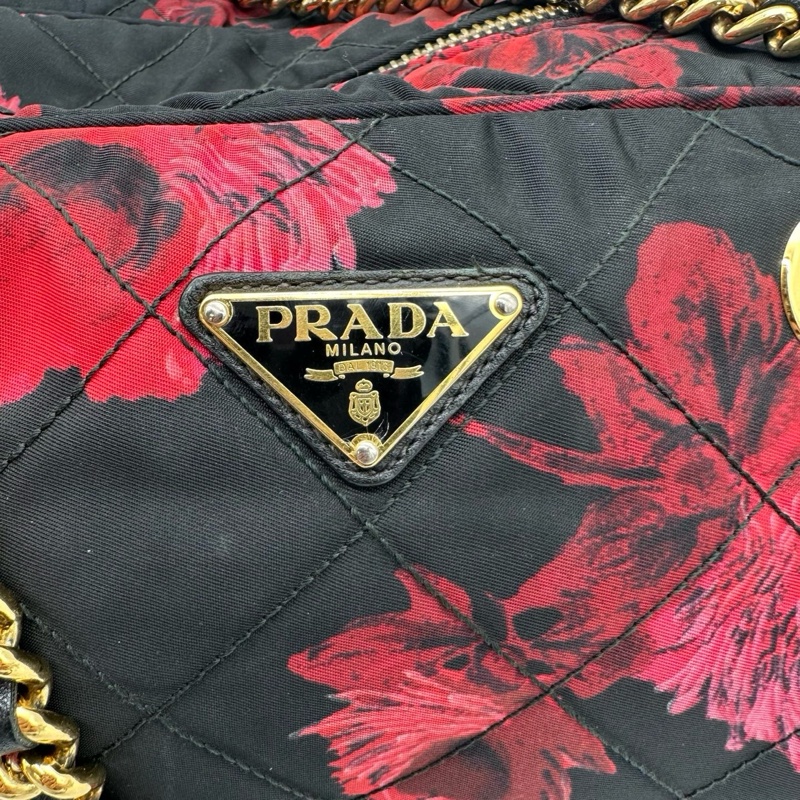 「JL精品代購」Prada降落傘黑金印花菱格紋鏈條單肩流浪包-8