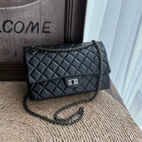 chanel 2.55中號黑銀鏈條包 尺寸約28底長 年份：15開