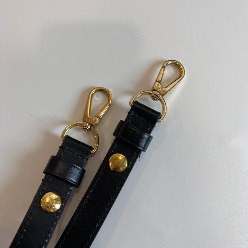 LV M55821 黑水波紋達芙妮MM 肩背包-8