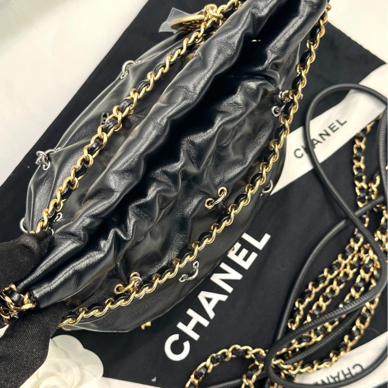 【配件 防塵袋 💕】Chanel 24a 22bag mini 特別款 鼻環logo吊墜 大字母金銀鴛鴦配色 黑金銀 牛皮 手提 斜挎包 鏈條可拆卸-1