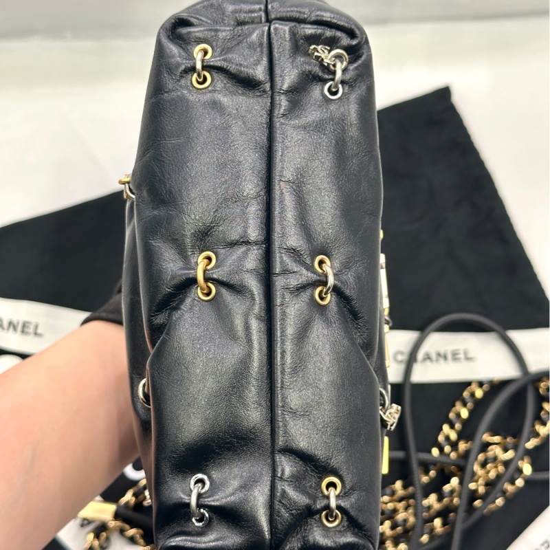 【配件 防塵袋 💕】Chanel 24a 22bag mini 特別款 鼻環logo吊墜 大字母金銀鴛鴦配色 黑金銀 牛皮 手提 斜挎包 鏈條可拆卸-4