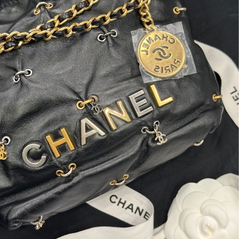 【配件 防塵袋 💕】Chanel 24a 22bag mini 特別款 鼻環logo吊墜 大字母金銀鴛鴦配色 黑金銀 牛皮 手提 斜挎包 鏈條可拆卸-5