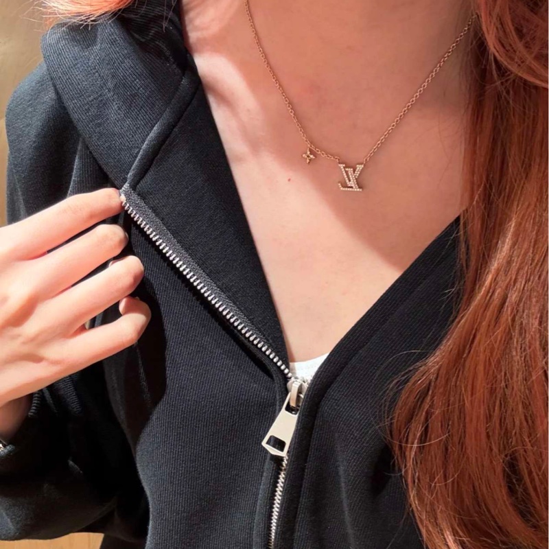【配件:盒子 塵袋 購物袋 💕】LOUIS VUITTON LV ICONIC logo滿鑽 金屬水晶 項鍊 女款 金色-3