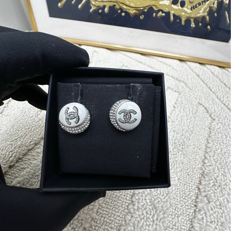【近新閒置❤️】 chanel 22C雙C白色 圓形水鑽耳釘  耳環-0