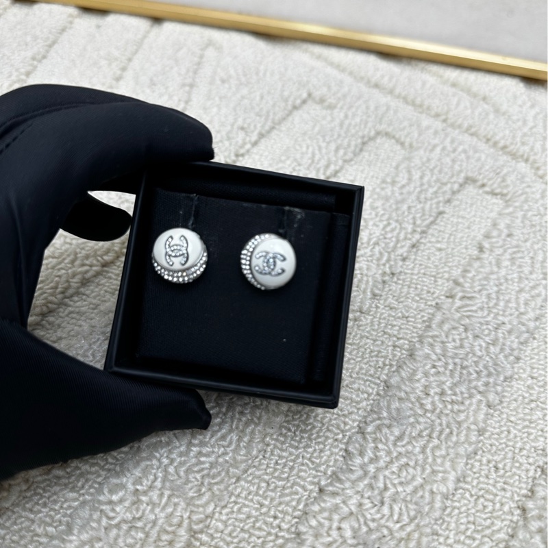 【近新閒置❤️】 chanel 22C雙C白色 圓形水鑽耳釘  耳環-1