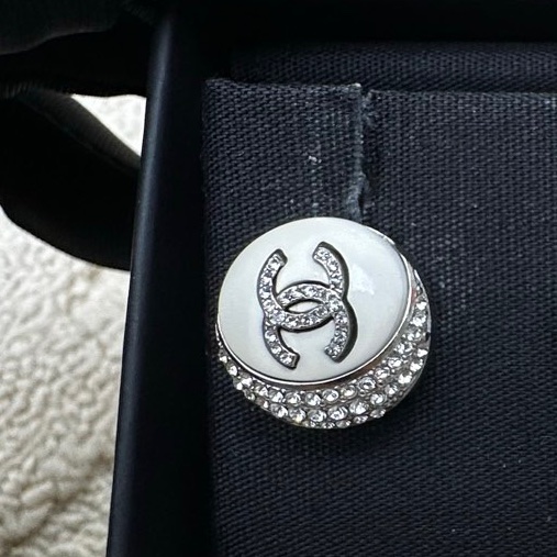 【近新閒置❤️】 chanel 22C雙C白色 圓形水鑽耳釘  耳環-4