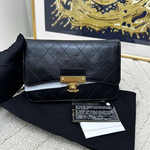 【有卡有票的🩷】Chanel WOC復古款 黑色金扣油蠟皮 斜挎包
