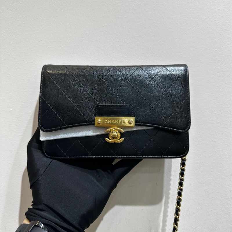 【有卡有票的🩷】Chanel WOC復古款 黑色金扣油蠟皮 斜挎包-1