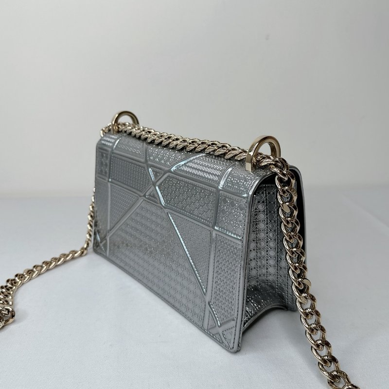DIOR Diorama銀漆色盾牌包-5
