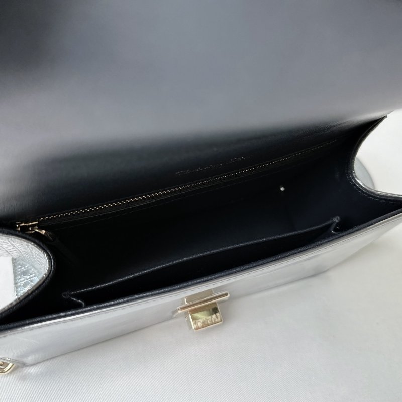 DIOR Diorama銀漆色盾牌包-7