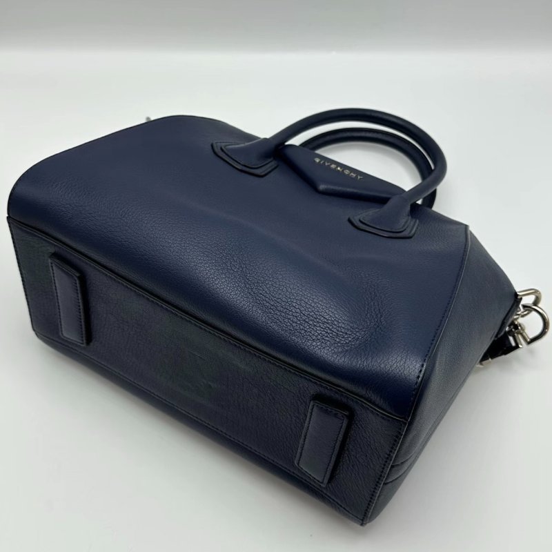 GIVENCHY Antigona系列手提肩背鑽石包 28*22*15 98新配件吊牌-3