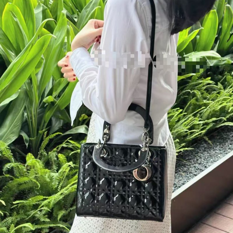 DIOR 黑金漆皮黛妃五格手提斜背包24*21*12 98新配件塵袋-0