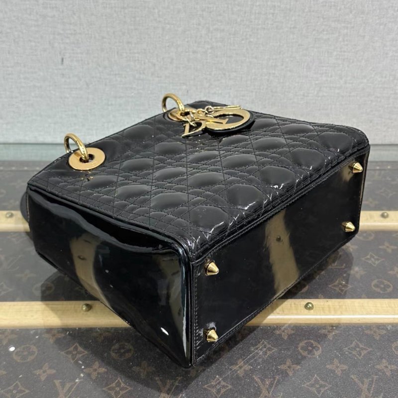 DIOR 黑金漆皮黛妃五格手提斜背包24*21*12 98新配件塵袋-2