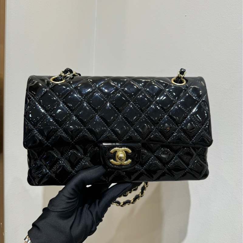 【有防塵袋+保卡❤️】Chanel CF中號 黑色漆皮金扣 單肩斜挎包-1