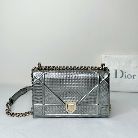 DIOR Diorama銀漆色盾牌包