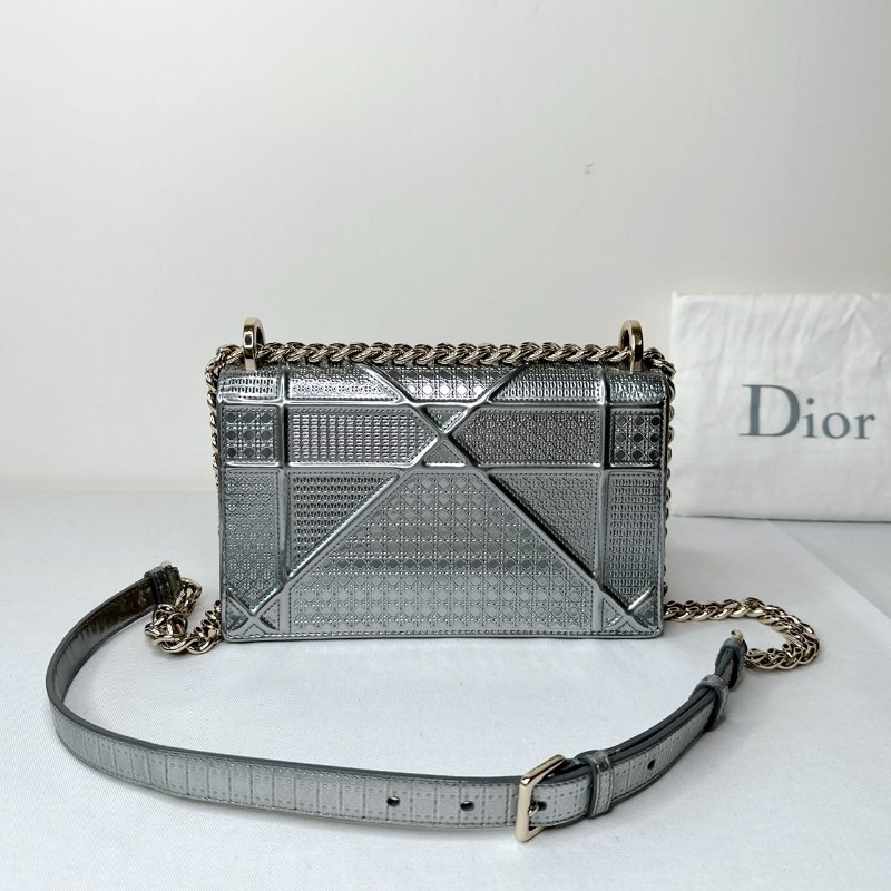 DIOR Diorama銀漆色盾牌包-1