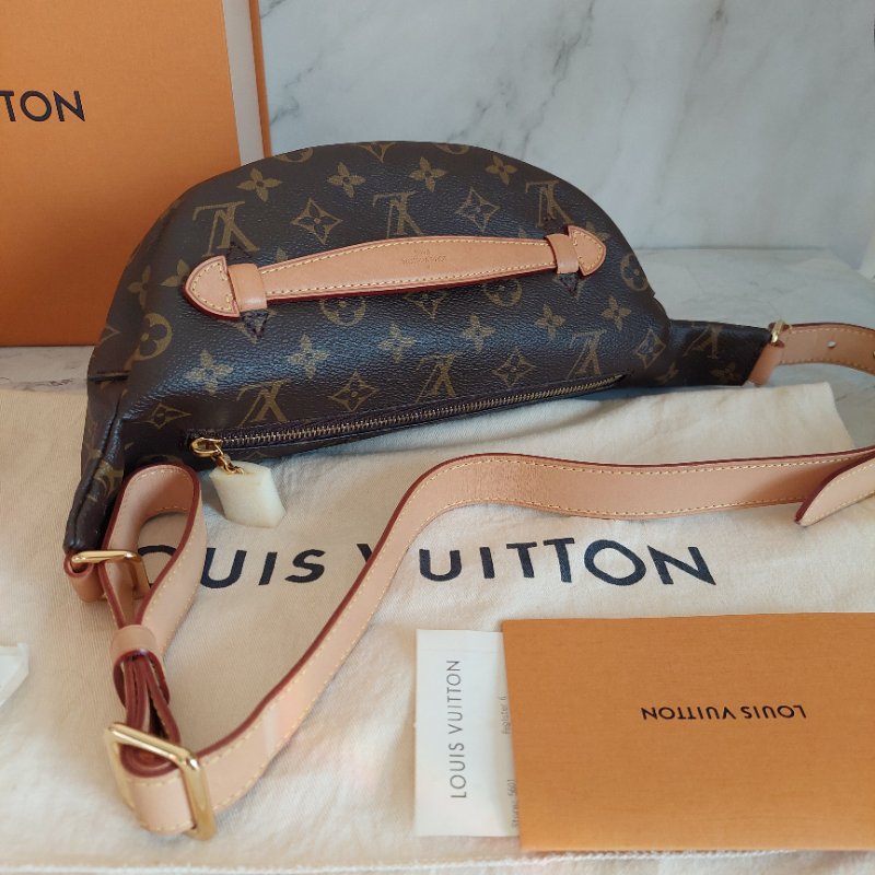 LV M43644 Bumbag🎀現品實拍 🎀 9.5成新Monogram老花字紋 腰包 斜背包 胸口包-3