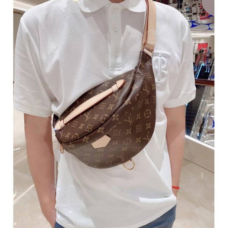 LV M43644 Bumbag🎀現品實拍 🎀 9.5成新Monogram老花字紋 腰包 斜背包 胸口包-9