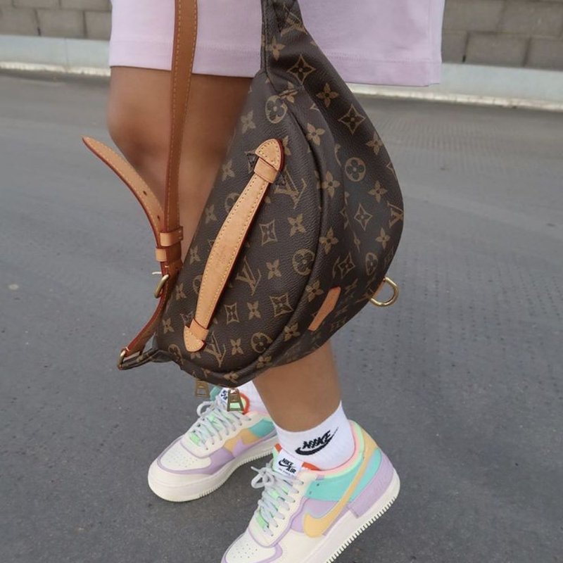 LV M43644 Bumbag🎀現品實拍 🎀 9.5成新Monogram老花字紋 腰包 斜背包 胸口包-13