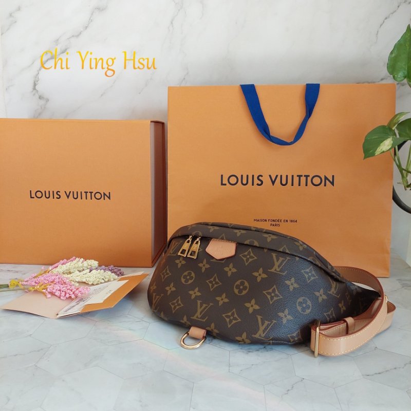 LV M43644 Bumbag🎀現品實拍 🎀 9.5成新Monogram老花字紋 腰包 斜背包 胸口包-18
