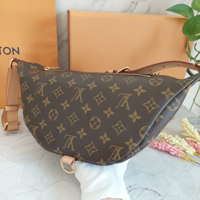 LV M43644 Bumbag🎀現品實拍 🎀 9.5成新Monogram老花字紋 腰包 斜背包 胸口包-23