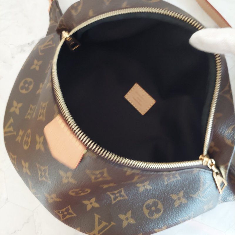 LV M43644 Bumbag🎀現品實拍 🎀 9.5成新Monogram老花字紋 腰包 斜背包 胸口包-42