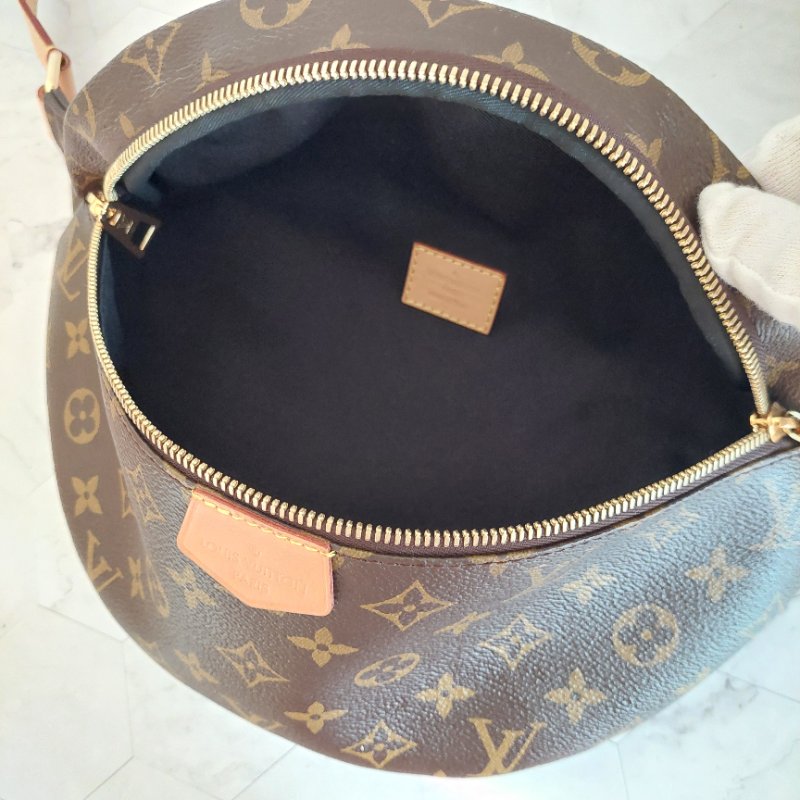LV M43644 Bumbag🎀現品實拍 🎀 9.5成新Monogram老花字紋 腰包 斜背包 胸口包-48
