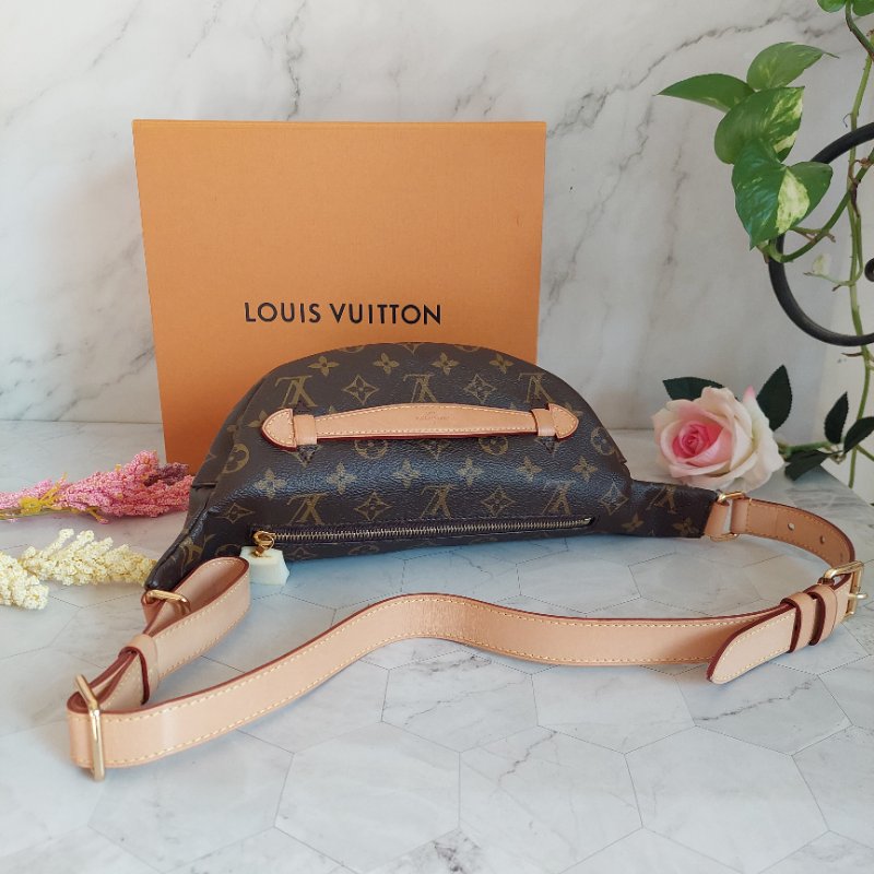 LV M43644 Bumbag🎀現品實拍 🎀 9.5成新Monogram老花字紋 腰包 斜背包 胸口包-59