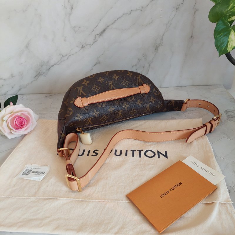LV M43644 Bumbag🎀現品實拍 🎀 9.5成新Monogram老花字紋 腰包 斜背包 胸口包-60