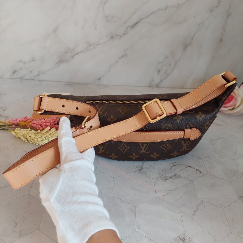 LV M43644 Bumbag🎀現品實拍 🎀 9.5成新Monogram老花字紋 腰包 斜背包 胸口包-61